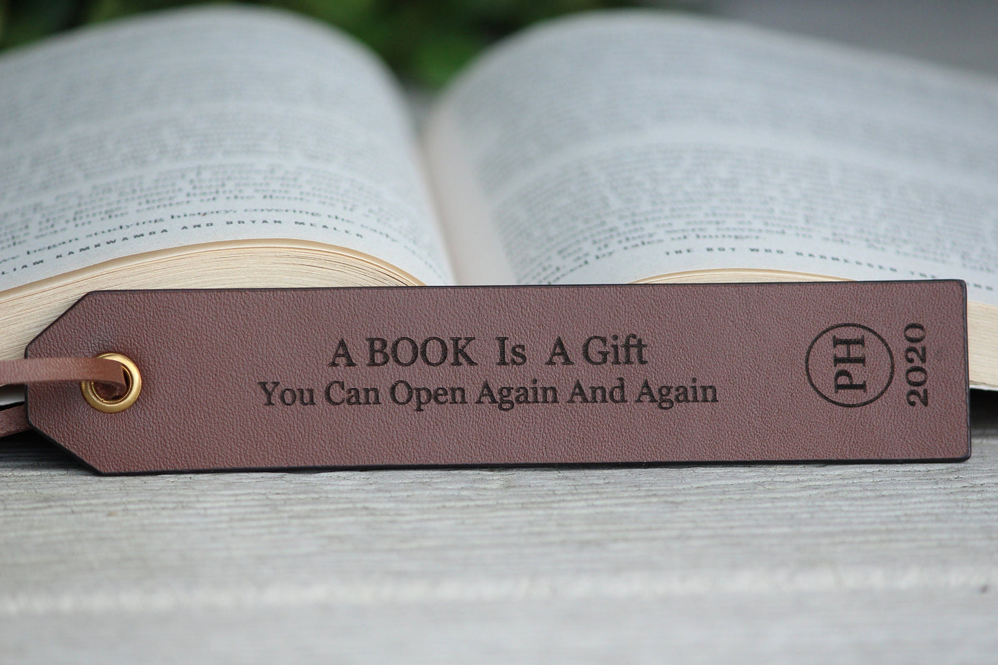 Personalized Leather Bookmark, Customized Gift, Book Lover, Gift for Readers - Birthday - Anniversary - Unique Retirement, Mothers Day Gift